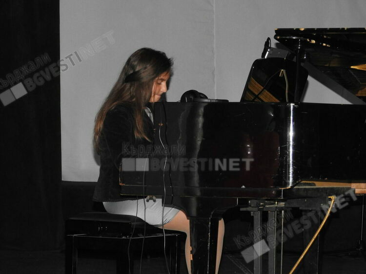 Домът на културата поднесе динамичен и впечатляващ спектакъл на кърджалийци