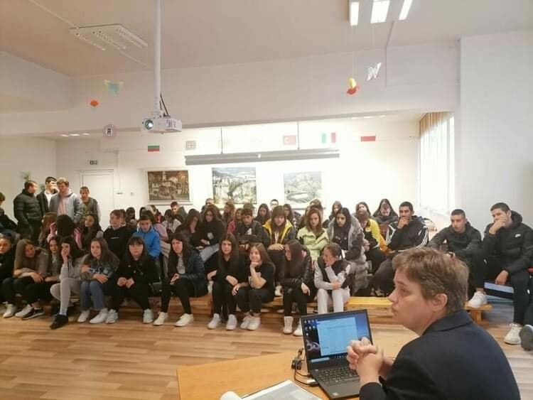 снимка: СУ "Св.св.Кирил и Методий" - град Смолян