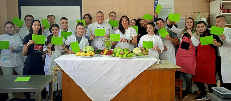 Професионални готвачи се включиха в открит урок в Гимназията по туризъм