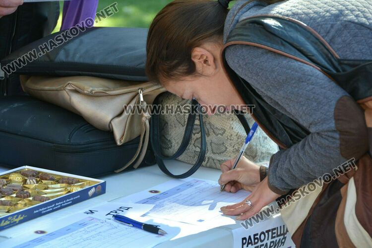 „Не искаме да сме повече работещи бедни!“, казаха синдикалистите на от КНСБ на пл. „Свобода“ в Хасково