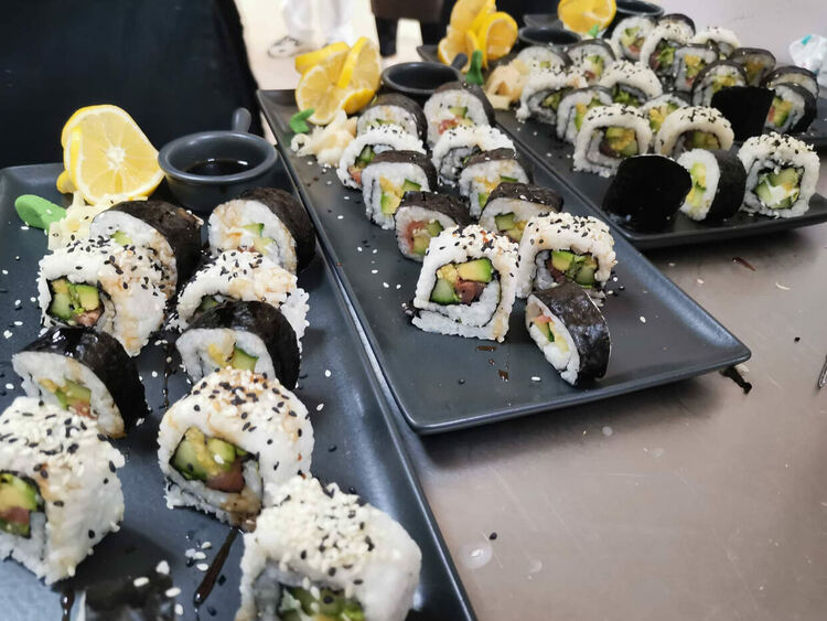 Професионални готвачи се включиха в открит урок в Гимназията по туризъм