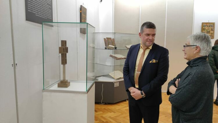 Изложба „Епохата на Паисий“ е открита в Перник