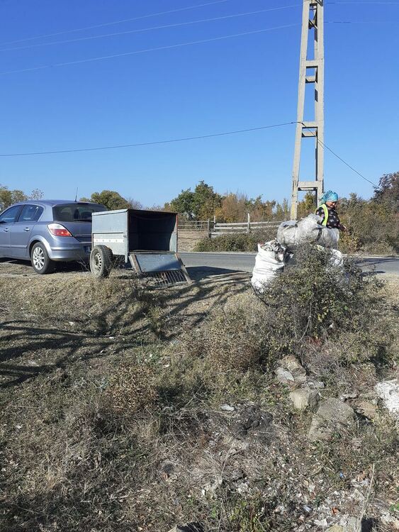 Заразителен пример,почистиха около пътя за с.Китна