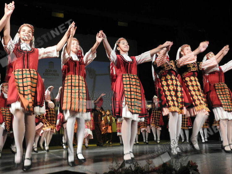Домът на културата поднесе динамичен и впечатляващ спектакъл на кърджалийци