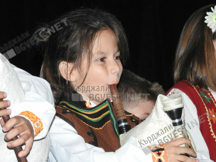 Домът на културата поднесе динамичен и впечатляващ спектакъл на кърджалийци