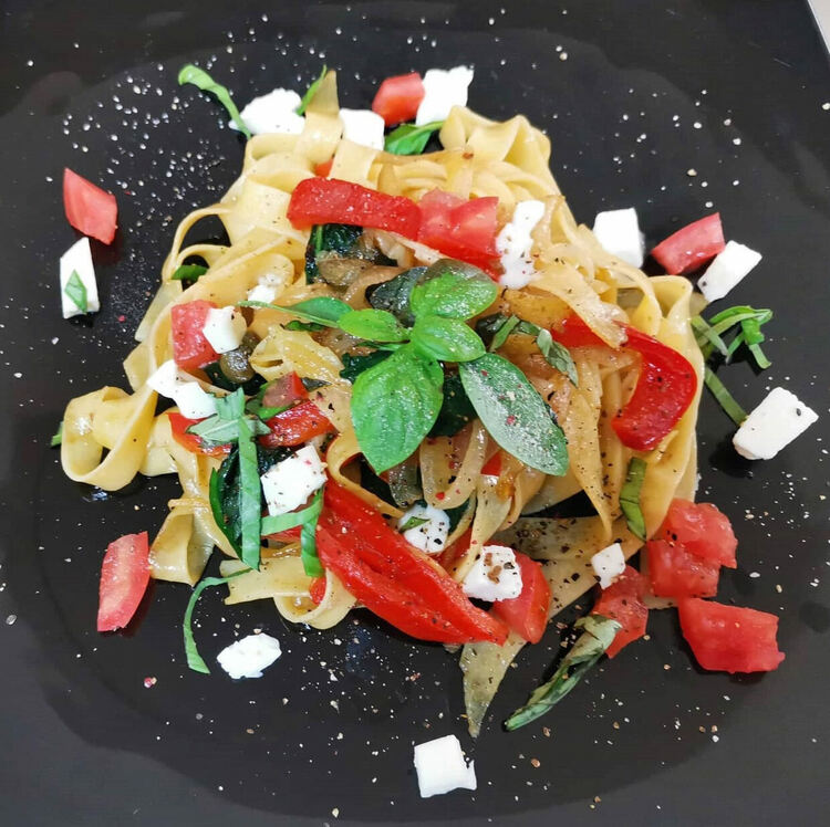 Професионални готвачи се включиха в открит урок в Гимназията по туризъм