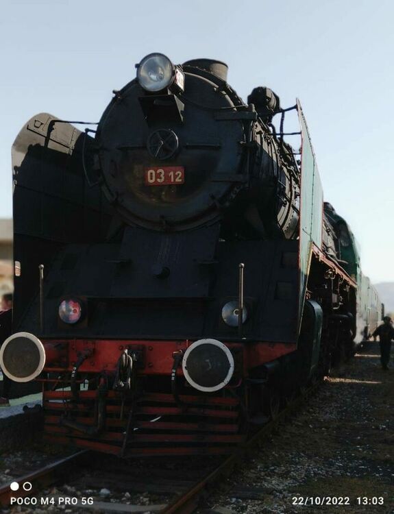 Легендарният парен локомотив "Баба Меца" днес пристигна на гара Кърджали