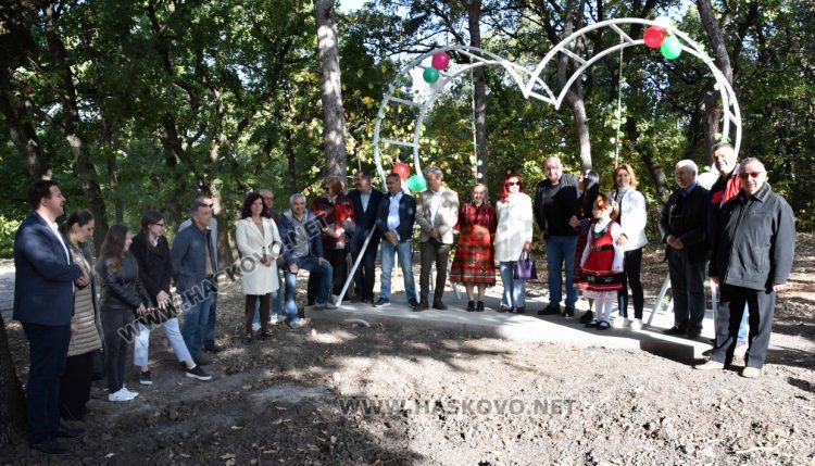 Красиво кътче за влюбени създадоха ротарианците в парк „Кенана“