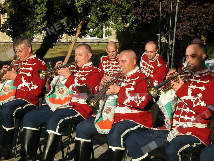 Гвардейският представителен духов оркестър зарадва с уникалните си изпълнения кърджалийци