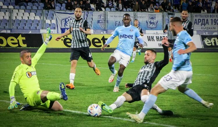 "Арда" не сполучи срещу "Локомотив"СФ-4 гола и 3 червени картона