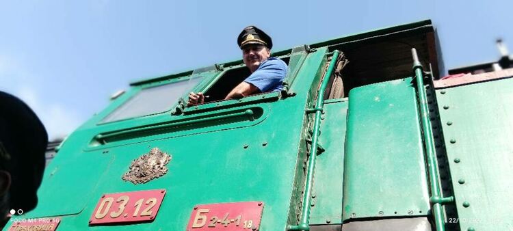 Легендарният парен локомотив "Баба Меца" днес пристигна на гара Кърджали