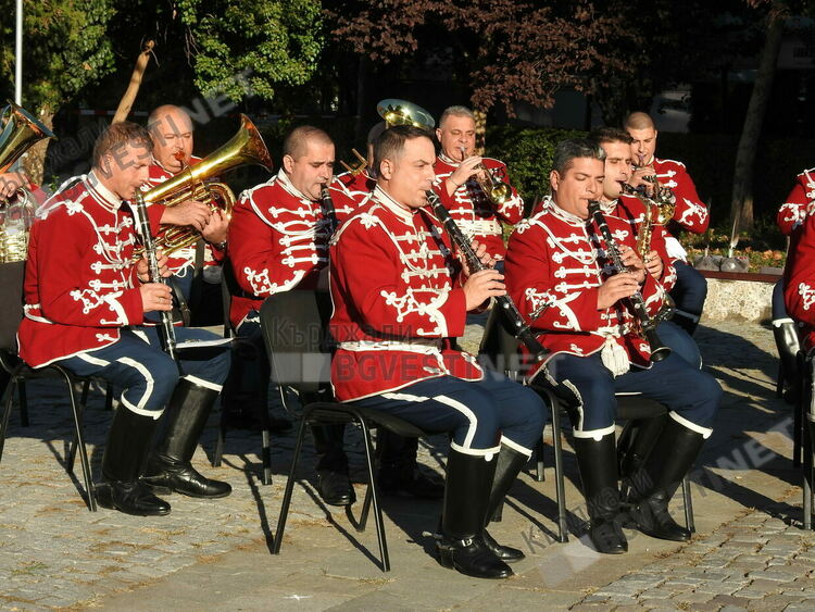 Гвардейският представителен духов оркестър зарадва с уникалните си изпълнения кърджалийци