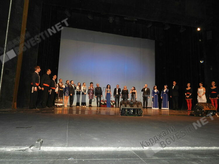 Орлин Горанов,Маргарита Хранова и Росица Кирилова вдигнаха на крака публиката в Театъра за Деня на Кърджали