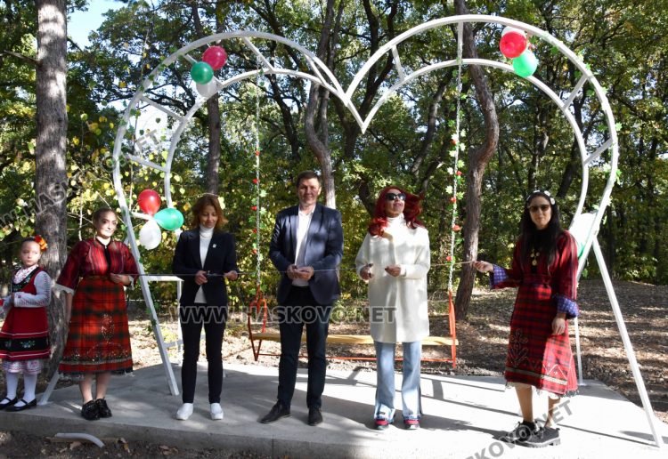 Красиво кътче за влюбени създадоха ротарианците в парк „Кенана“