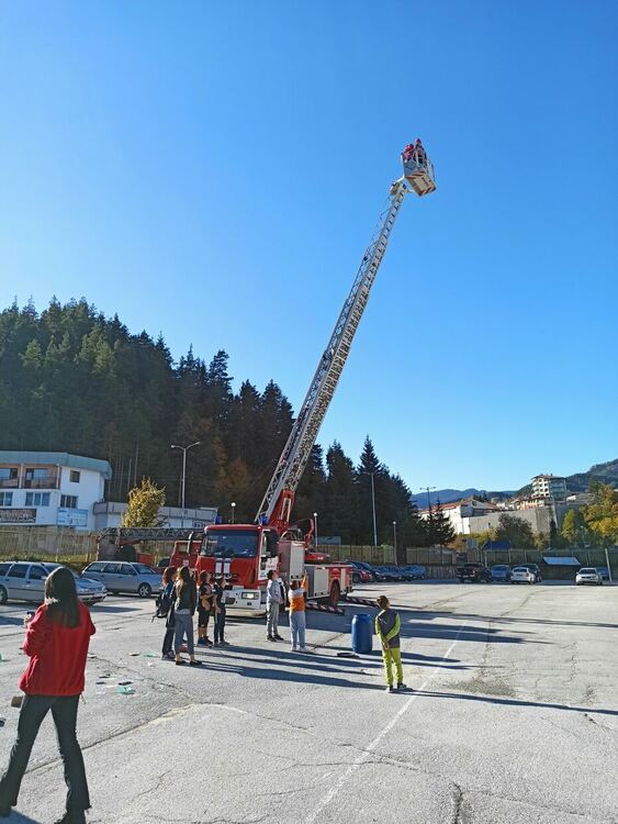 Четвъртокласници придобиха знания, които да използват при евентуални кризисни ситуации