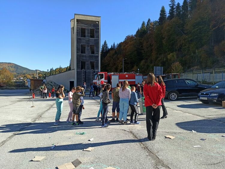 Четвъртокласници придобиха знания, които да използват при евентуални кризисни ситуации