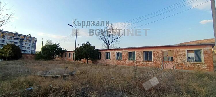 Община Момчилград слага на тезгяха за продан два общински имота