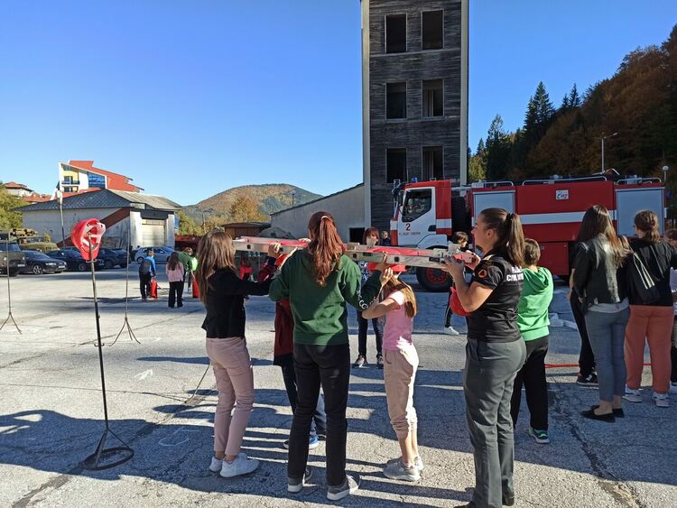 Четвъртокласници придобиха знания, които да използват при евентуални кризисни ситуации