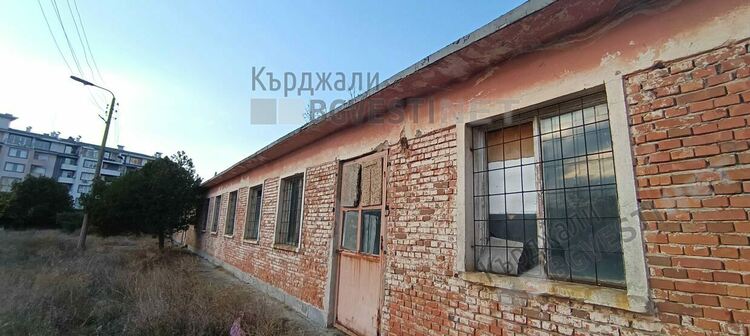 Община Момчилград слага на тезгяха за продан два общински имота