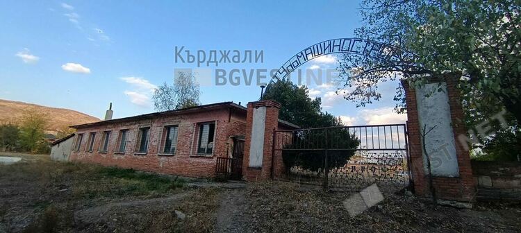 Община Момчилград слага на тезгяха за продан два общински имота