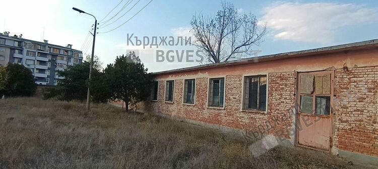 Община Момчилград слага на тезгяха за продан два общински имота