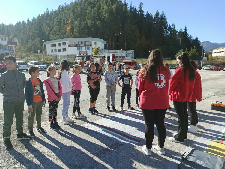 Четвъртокласници придобиха знания, които да използват при евентуални кризисни ситуации