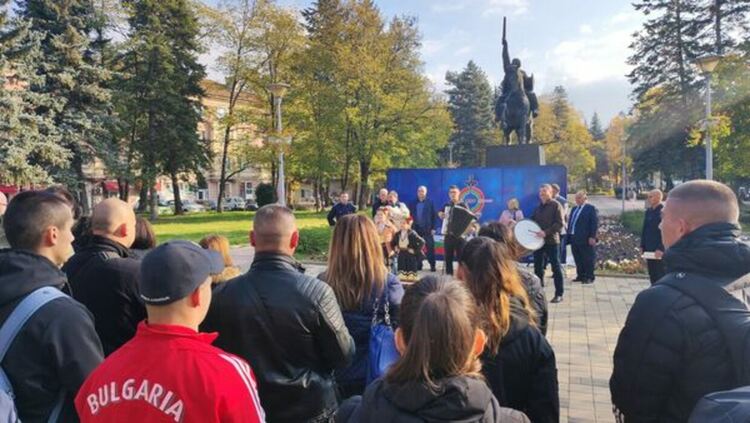 75 състезатели от 16 подразделения на МВР се включиха в тридневния полицейски турнир по стрелба с пистолет