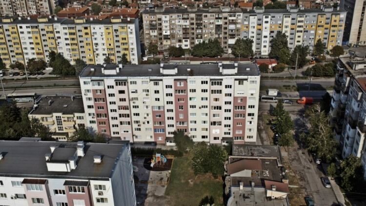 Екшън в кв.“Орфей“: Крадец, заловен от собственик на апартамент, бяга през терасата