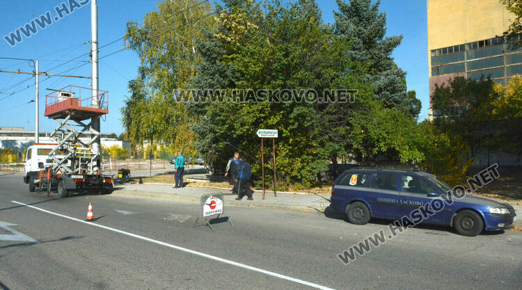 Скъса се въже от мрежата на тролеите, продължават да се движат на дизел