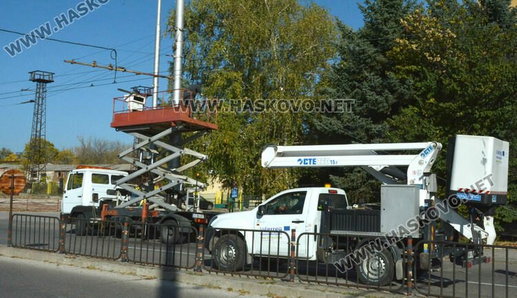 Скъса се въже от мрежата на тролеите, продължават да се движат на дизел