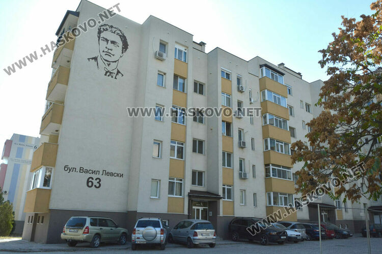 Започна дългоочакваното строителство на спортна зона между блоковете на бул. „В. Левски“