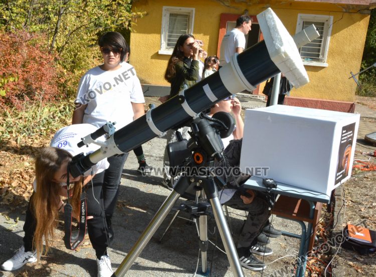 Красотата на частичното слънчево затъмнение регистрираха в Хасково и Димитровград