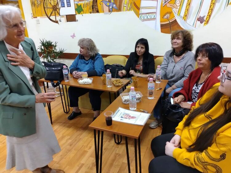 Педагози от „Славейков“ с поетична вечер в памет на колегата им Катя Кирчева