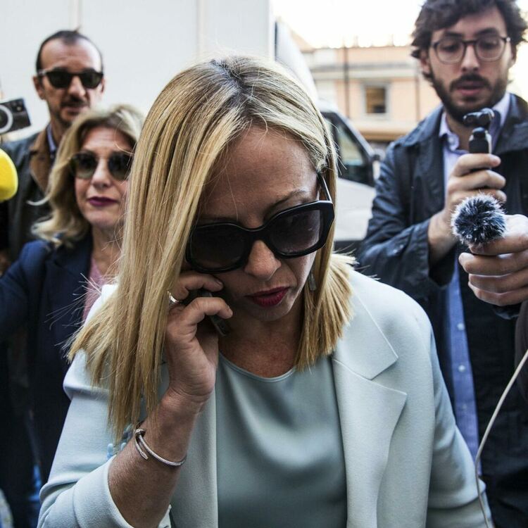 Модният стил на Джорджа Мелони е наблюдаван под лупа