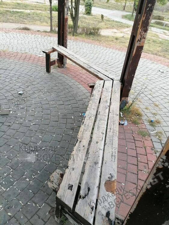 Общината продължава ремонтите на тротоари и след визитата на Радев