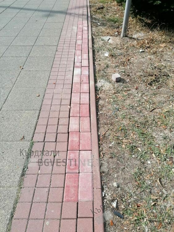 Общината продължава ремонтите на тротоари и след визитата на Радев