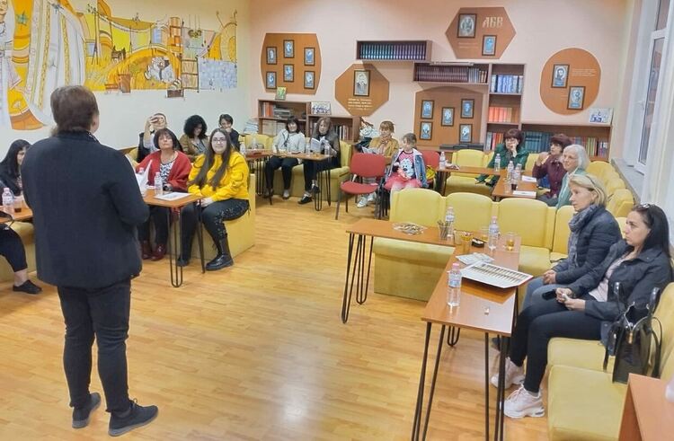 Педагози от „Славейков“ с поетична вечер в памет на колегата им Катя Кирчева