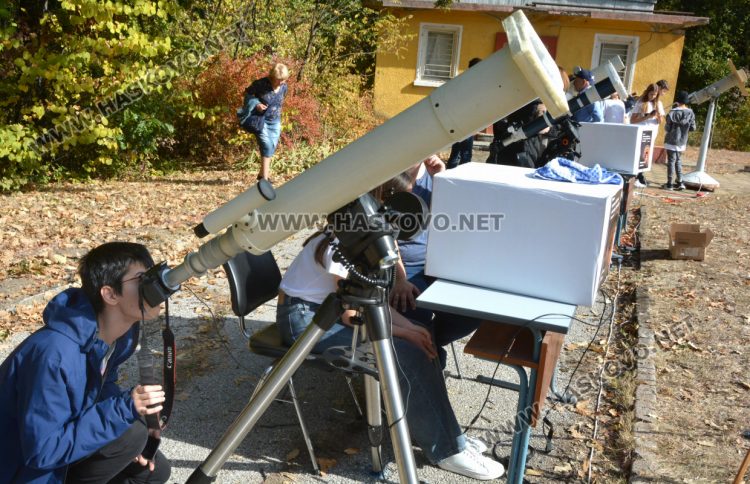 Красотата на частичното слънчево затъмнение регистрираха в Хасково и Димитровград