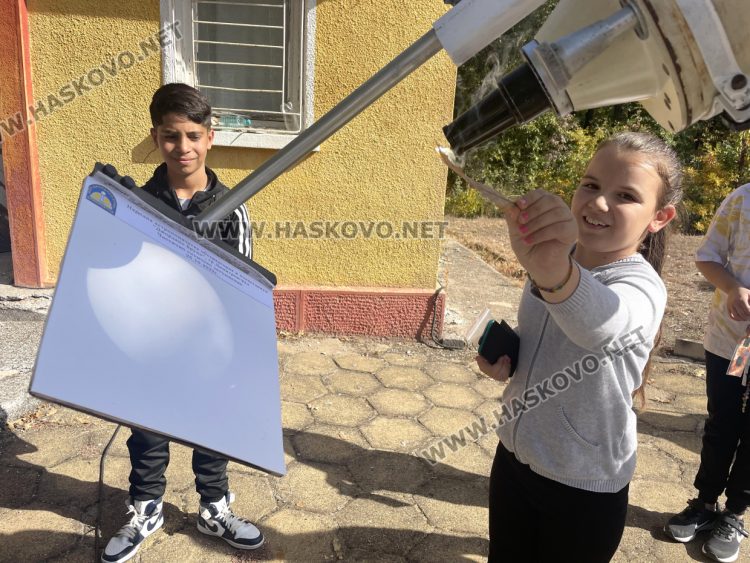 Красотата на частичното слънчево затъмнение регистрираха в Хасково и Димитровград