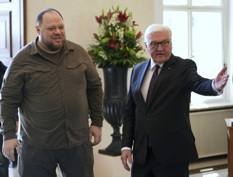 Германският президент пристигна на необявено посещение в Украйна