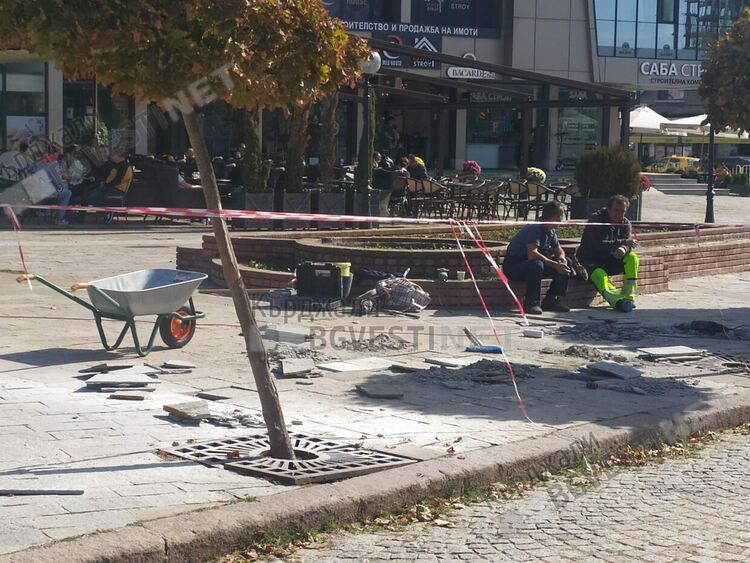 Общината продължава ремонтите на тротоари и след визитата на Радев