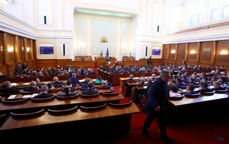 Депутатите ще изслушат служебния министър на енергетиката