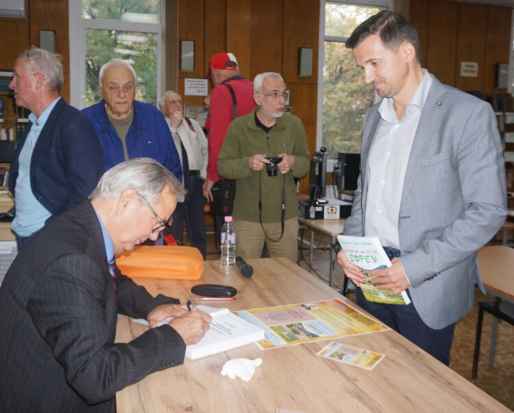 Проф. Георги Янков представи книги за политически системи и историята на Ефрем