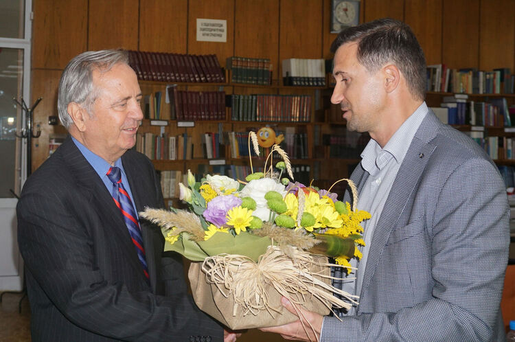 Проф. Георги Янков представи книги за политически системи и историята на Ефрем