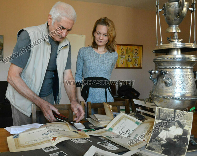 Депутатската значка и майсторското свидетелство на Георги Чалбуров са в колекцията на Регионалния исторически музей