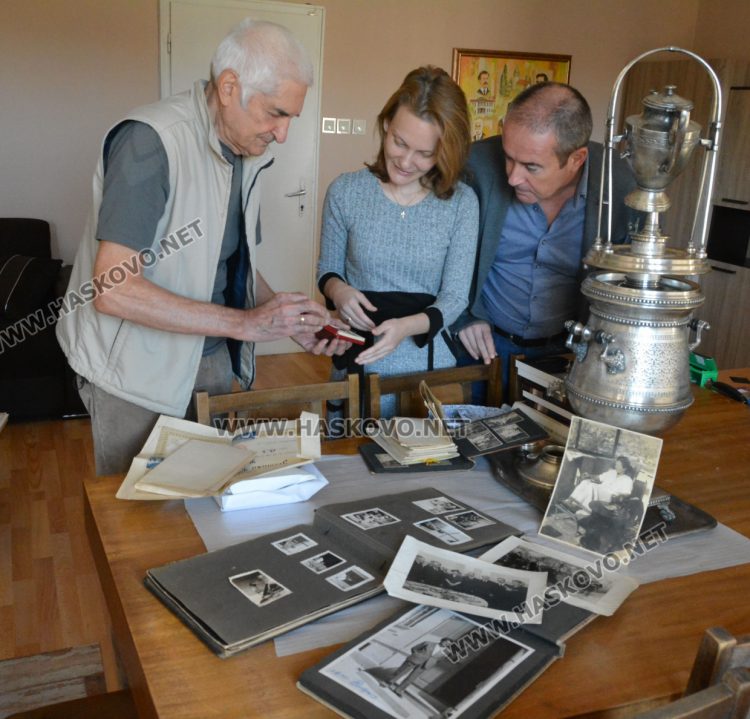 На снимката отляво на дясно: Георги Марковски, д-р Веселина Узунова, Пенко Добрев