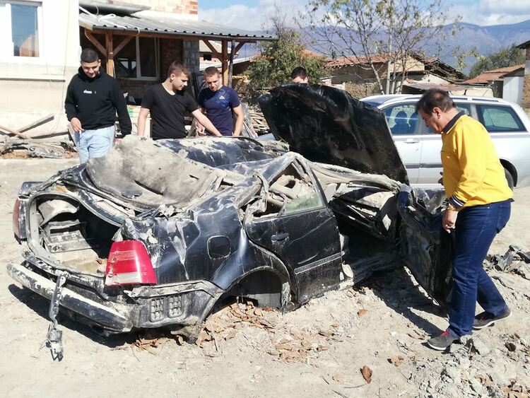 Славейковци помагат на пострадалите от наводненията в Карловско