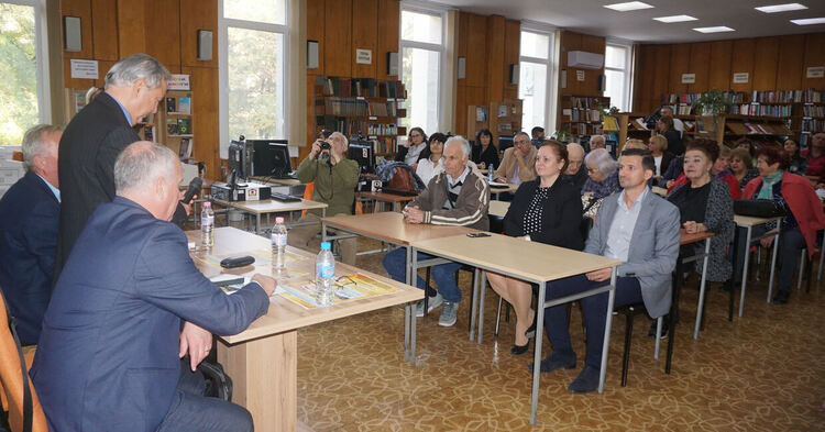 Проф. Георги Янков представи книги за политически системи и историята на Ефрем