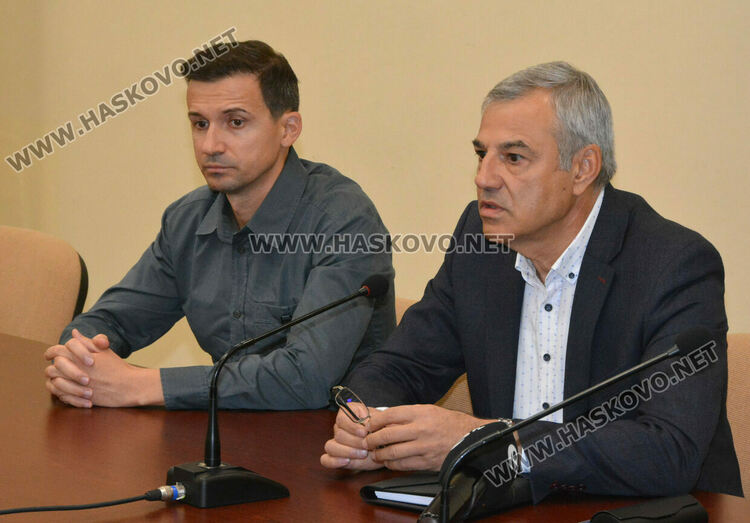 Инж. Минко Ангелов (вдясно)