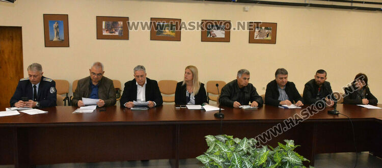 Инж. Радостин Ламбрев (третият отляво - надясно)